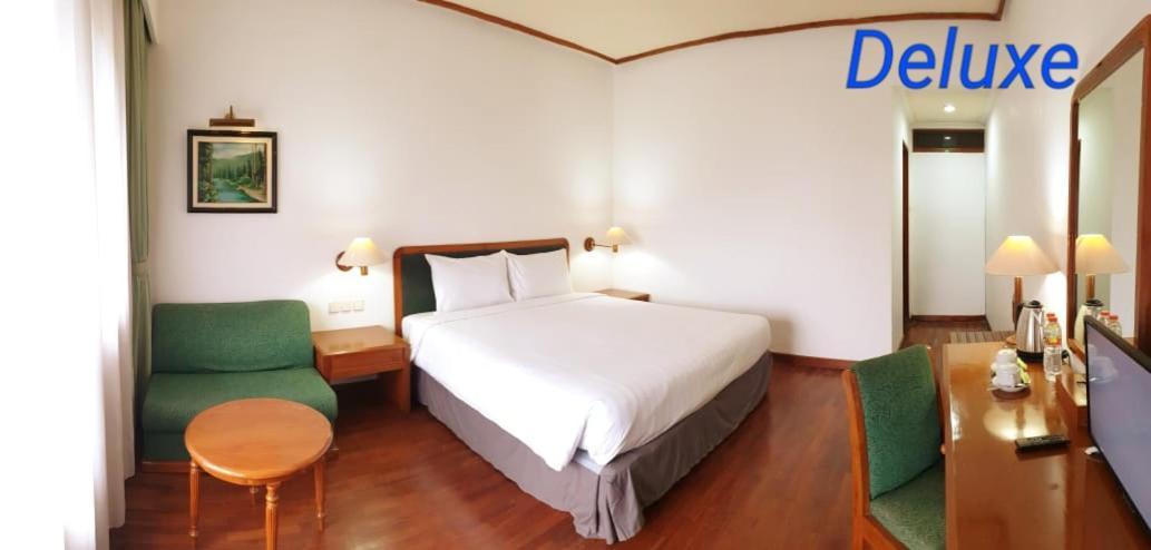 Grand Whiz Hotel Бромо Экстерьер фото