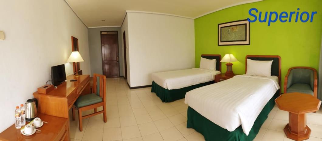 Grand Whiz Hotel Бромо Экстерьер фото