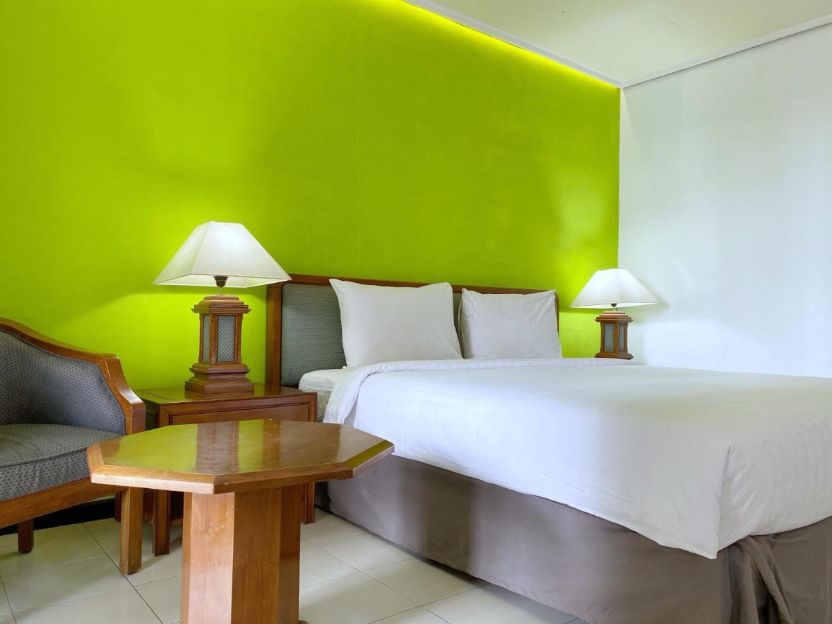 Grand Whiz Hotel Бромо Экстерьер фото
