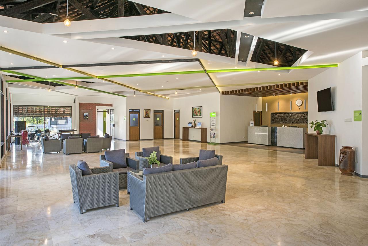 Grand Whiz Hotel Бромо Экстерьер фото